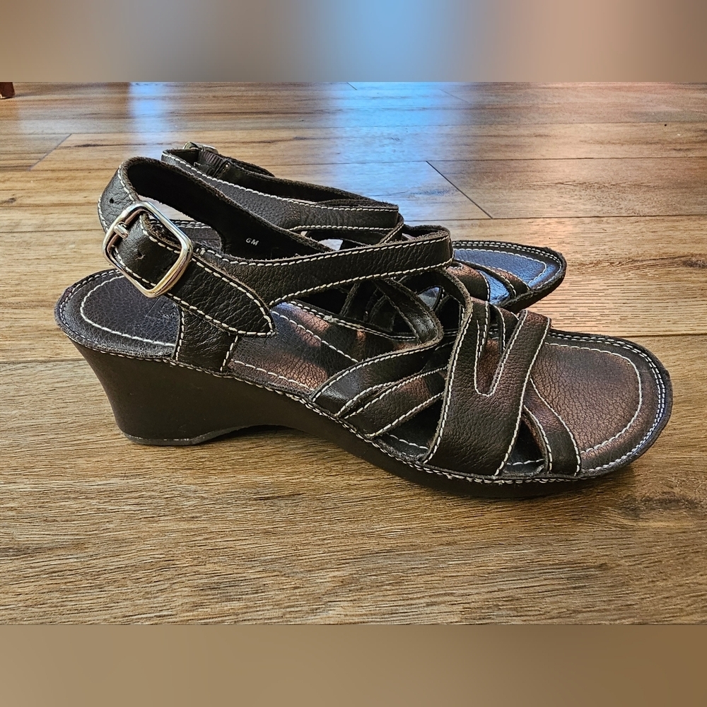 Dockers Womens Size 6M Brown Leather Sandals Wedge Heels Shoes White Stitch - Picture 4 of 10